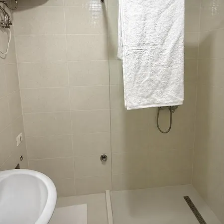 View 1 * טיראנה